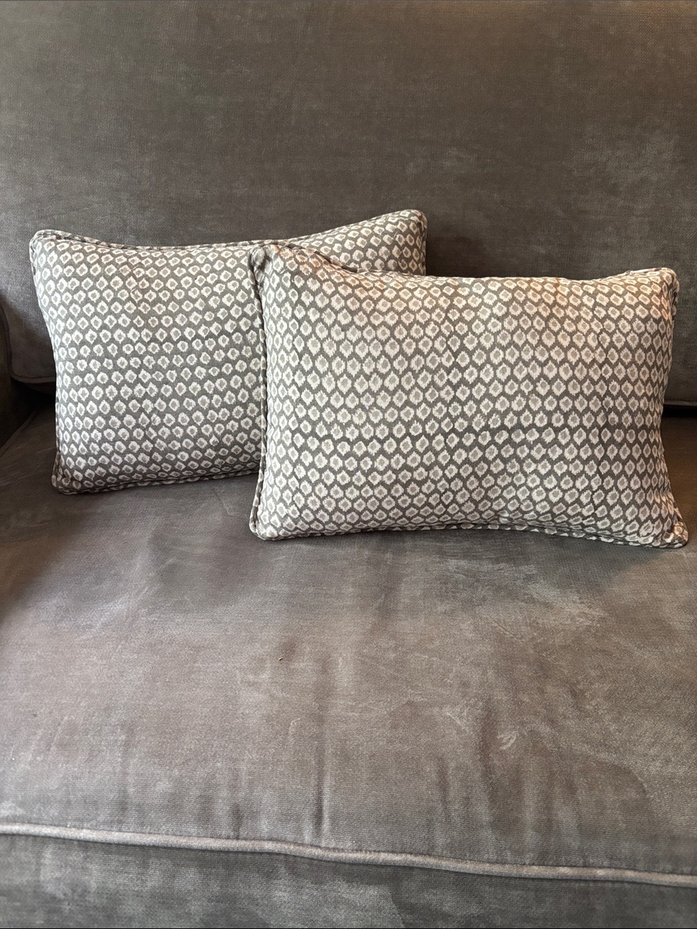 Walter.G set of two lumber/throw cushions in excellent preowned condition - Picture 2 of 10